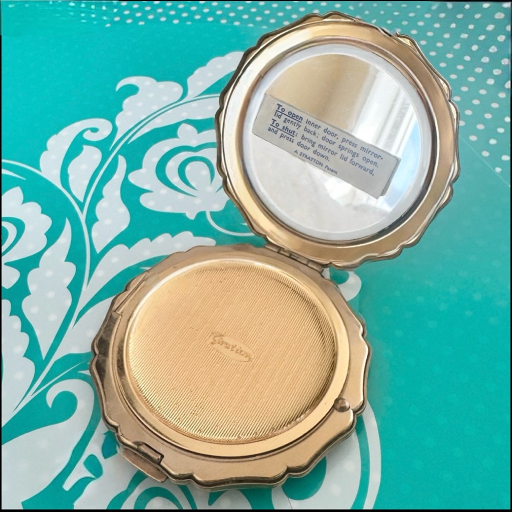 Vintage Stratton Mirror Powder Compact - Picture 2 of 4